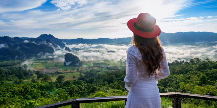 දෙසැම්බර් සංචාරකයින් ලක්ෂ 02 ඉක්මවයි