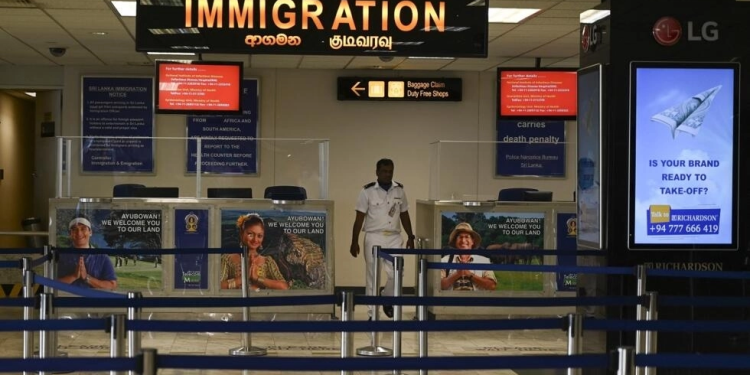 රුසියානු, යුක්රේන සංචාරකයින් සඳහා දීර්ඝ කාලීන වීසා බලපත්‍ර ලබාදීම ශ්‍රී ලංකාව අවසන් කරයි!