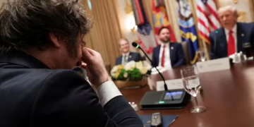 ආර්ජන්ටිනාවේ ආර්ථිකයට ට්රම්ප්ගෙන් ඩොලර් බිලියන 20ක් !