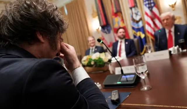 ආර්ජන්ටිනාවේ ආර්ථිකයට ට්රම්ප්ගෙන් ඩොලර් බිලියන 20ක් !