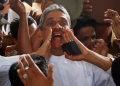 ෆොන්සේකා දෙලොවක් අතර ?