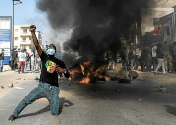 සෙනෙගාලය ගිනි ගනී!